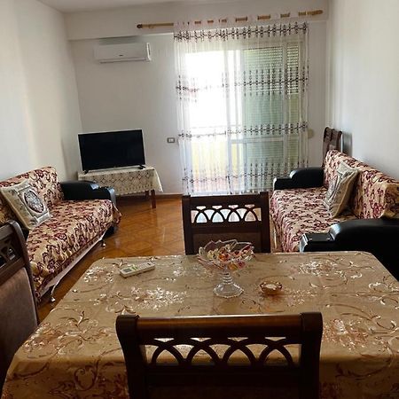 Appartamento Incantevole Con Posto Auto Privato Vlore Luaran gambar
