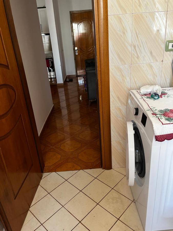 Appartamento Incantevole Con Posto Auto Privato Vlore Luaran gambar