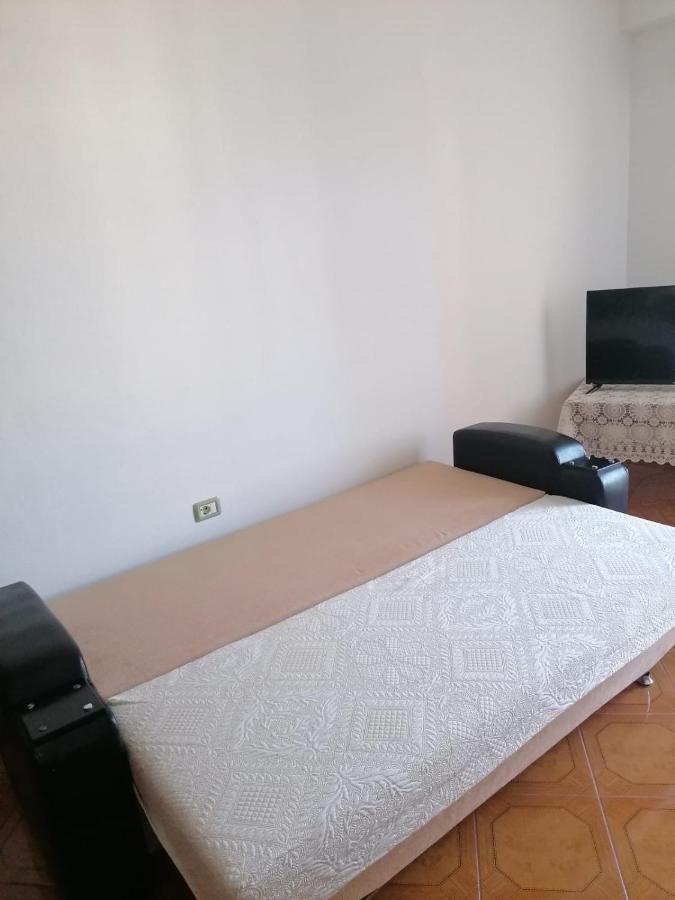 Appartamento Incantevole Con Posto Auto Privato Vlore Luaran gambar