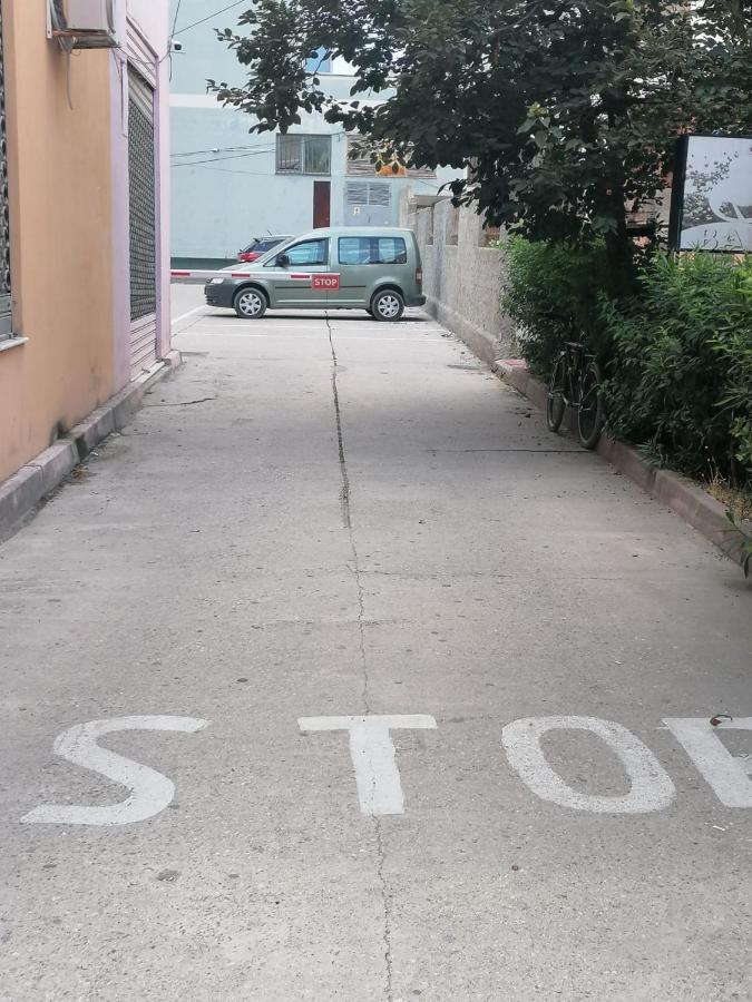 Appartamento Incantevole Con Posto Auto Privato Vlore Luaran gambar